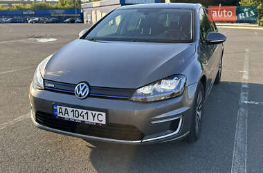 Хэтчбек Volkswagen e-Golf 2016 в Киеве