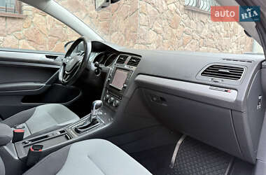 Хетчбек Volkswagen e-Golf 2016 в 