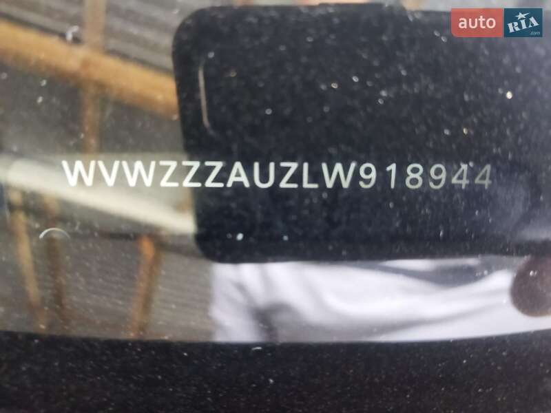 Хетчбек Volkswagen e-Golf 2020 в Комарному