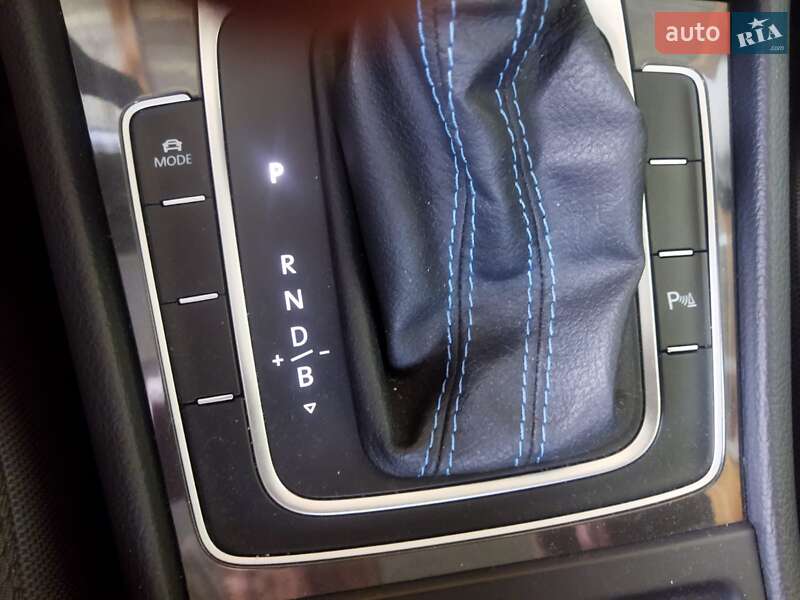 Хетчбек Volkswagen e-Golf 2020 в Комарному