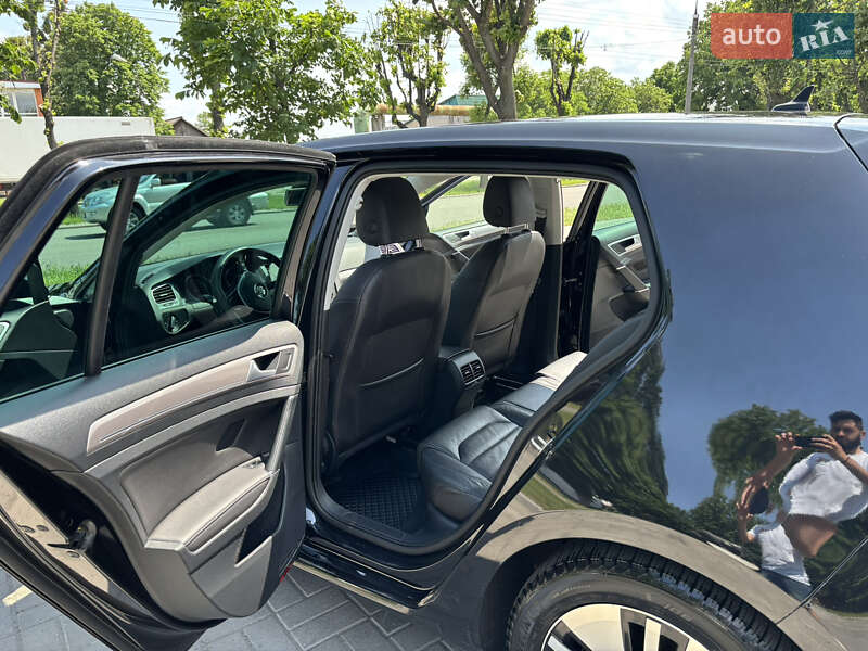 Хэтчбек Volkswagen e-Golf 2015 в Черкассах