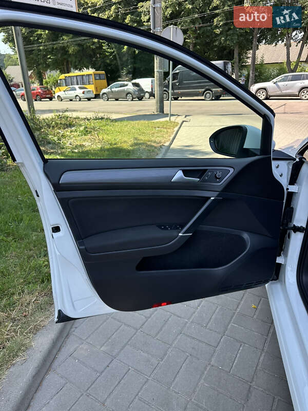 Хетчбек Volkswagen e-Golf 2017 в Житомирі