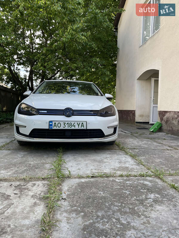 Хетчбек Volkswagen e-Golf 2015 в Ужгороді