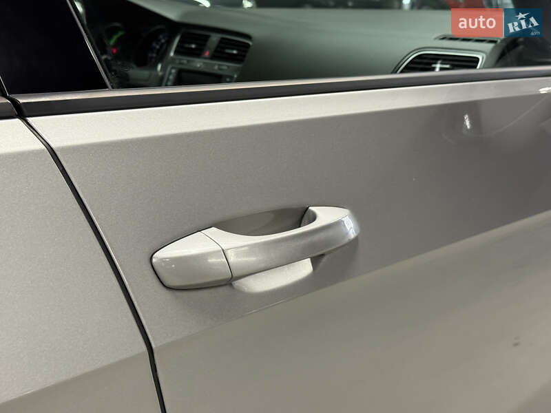 Хэтчбек Volkswagen e-Golf 2015 в Владимире