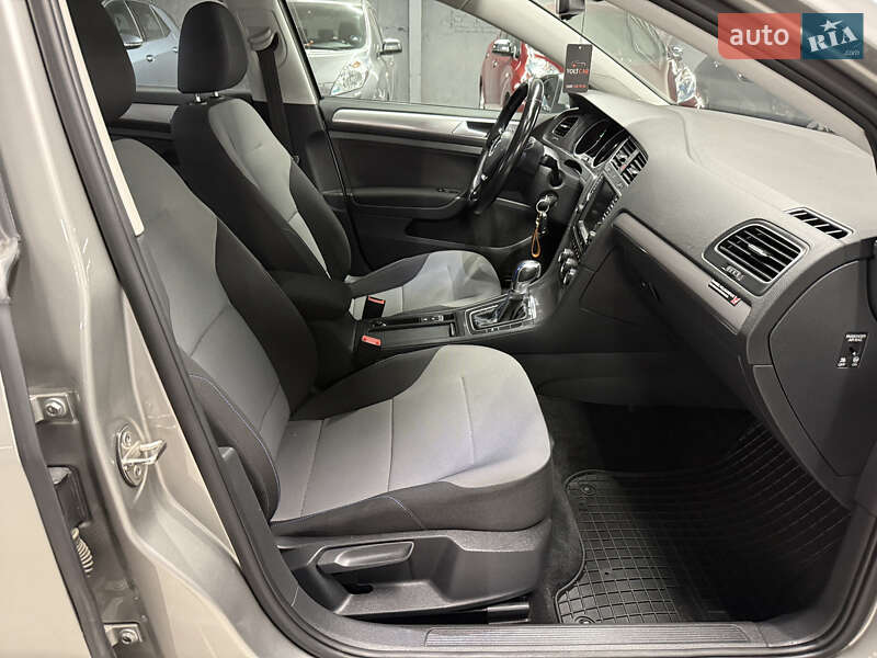 Хэтчбек Volkswagen e-Golf 2015 в Владимире