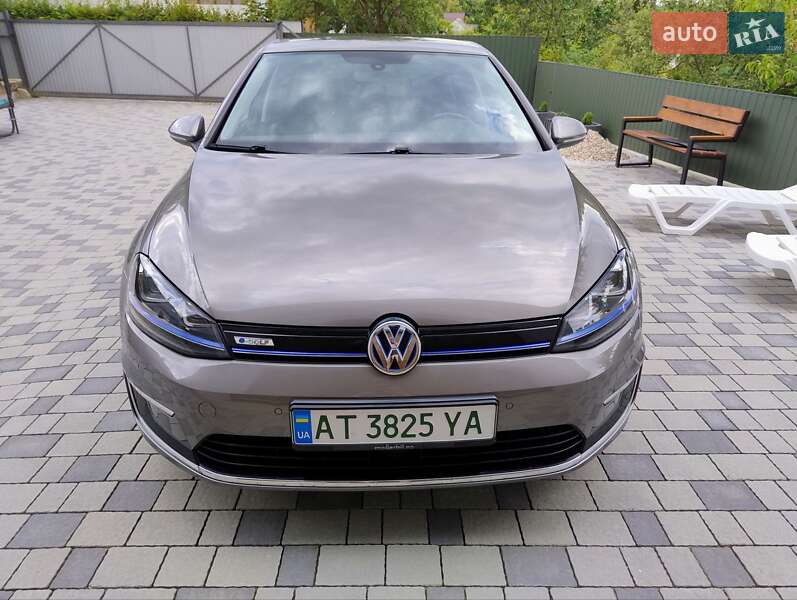 Хэтчбек Volkswagen e-Golf 2015 в Косове