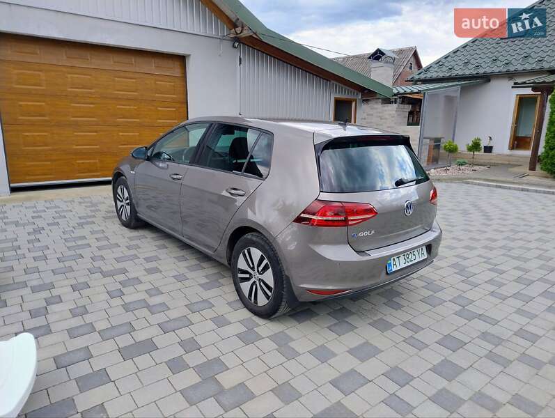 Хэтчбек Volkswagen e-Golf 2015 в Косове