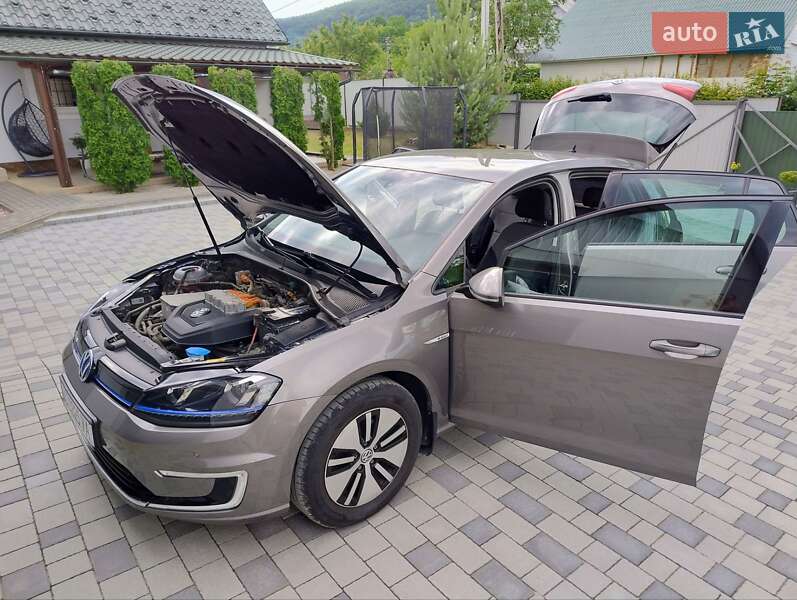 Хэтчбек Volkswagen e-Golf 2015 в Косове