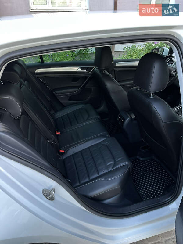 Хетчбек Volkswagen e-Golf 2015 в Шепетівці