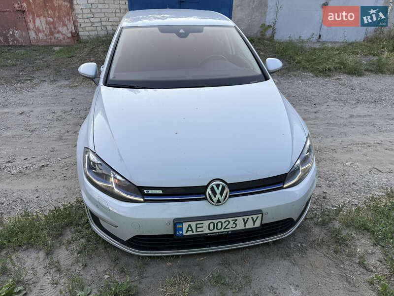 Хэтчбек Volkswagen e-Golf 2018 в 