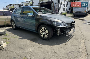 Хэтчбек Volkswagen e-Golf 2015 в Киеве
