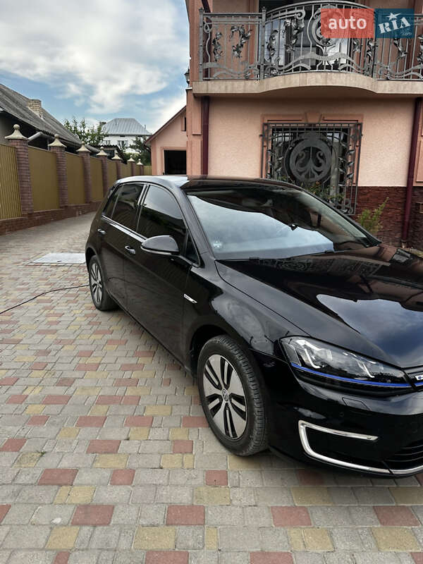 Хетчбек Volkswagen e-Golf 2016 в Чернівцях