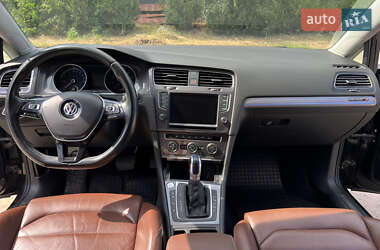 Хетчбек Volkswagen e-Golf 2014 в 