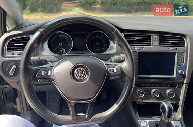 Хетчбек Volkswagen e-Golf 2014 в 
