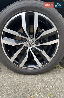 Хэтчбек Volkswagen e-Golf 2020 в 