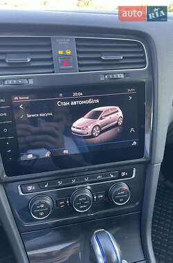 Хетчбек Volkswagen e-Golf 2017 в 