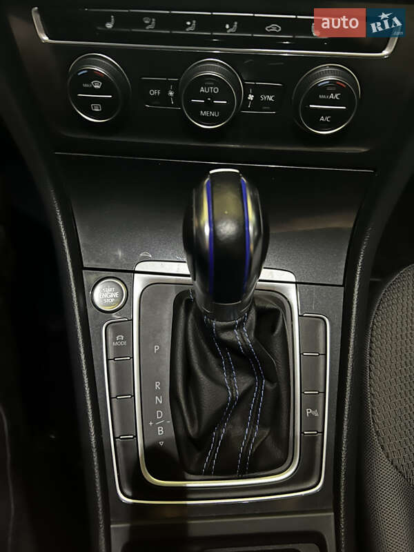 Хэтчбек Volkswagen e-Golf 2018 в Хоросткове