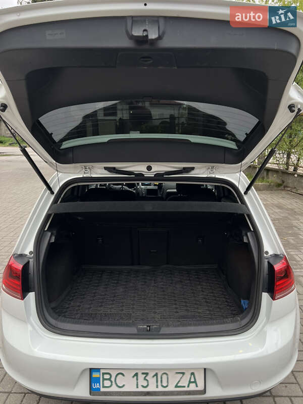 Хетчбек Volkswagen e-Golf 2016 в Львові