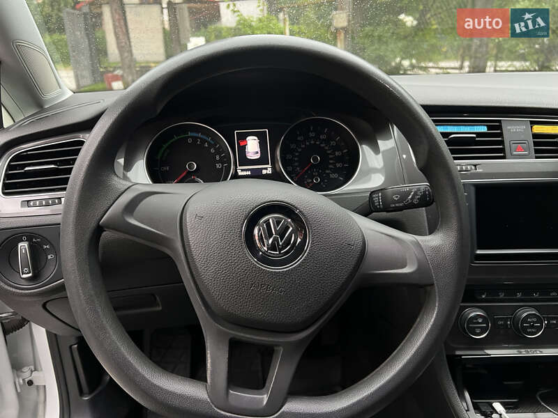 Хетчбек Volkswagen e-Golf 2016 в Львові