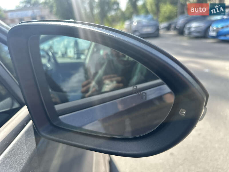 Хэтчбек Volkswagen e-Golf 2019 в Киеве