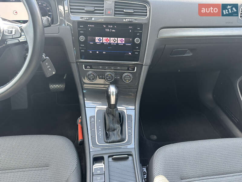 Хэтчбек Volkswagen e-Golf 2019 в Киеве