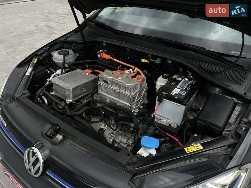 Хэтчбек Volkswagen e-Golf 2020 в Днепре