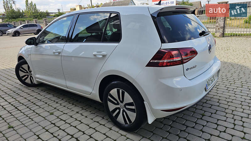 Хэтчбек Volkswagen e-Golf 2015 в Мукачево
