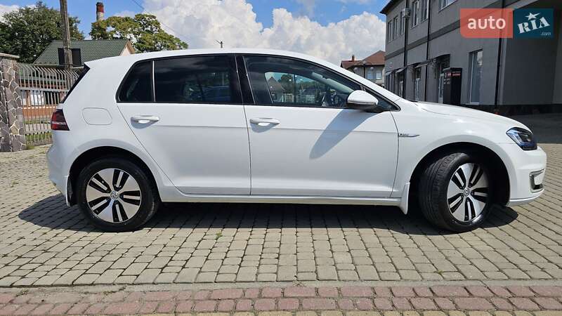 Хэтчбек Volkswagen e-Golf 2015 в Мукачево