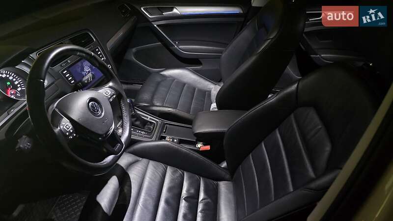 Хэтчбек Volkswagen e-Golf 2015 в Мукачево