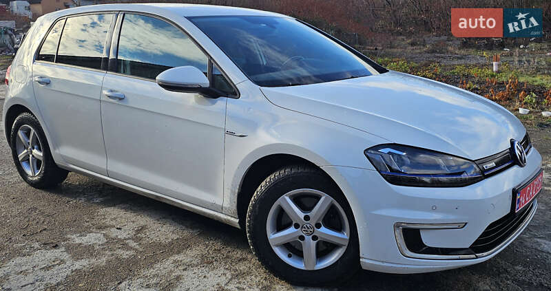 Хэтчбек Volkswagen e-Golf 2015 в Мукачево
