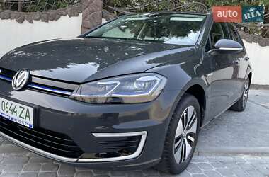 Хэтчбек Volkswagen e-Golf 2019 в 