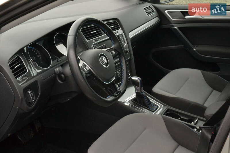 Хэтчбек Volkswagen e-Golf 2016 в Луцке