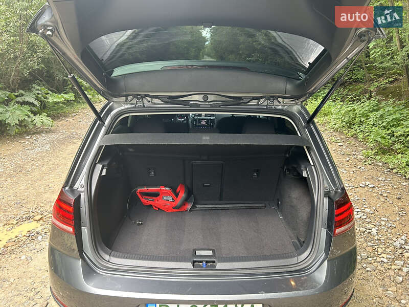 Хэтчбек Volkswagen e-Golf 2017 в Отынии