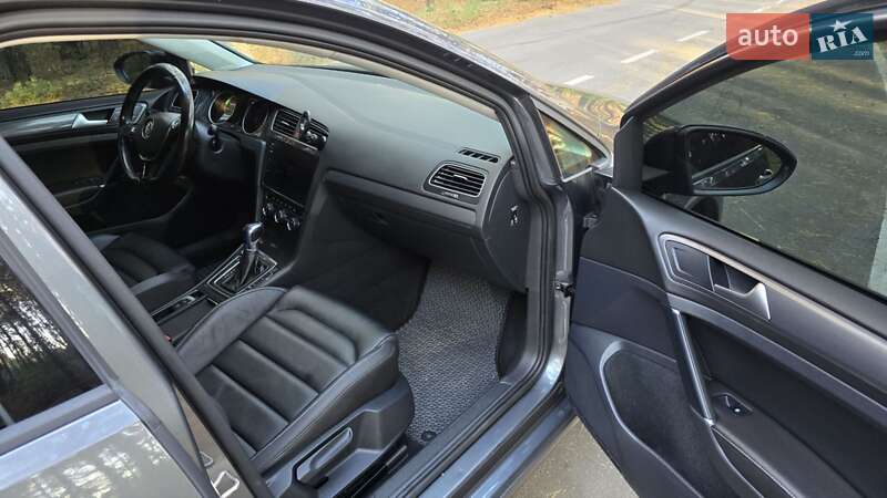 Хэтчбек Volkswagen e-Golf 2017 в Полтаве