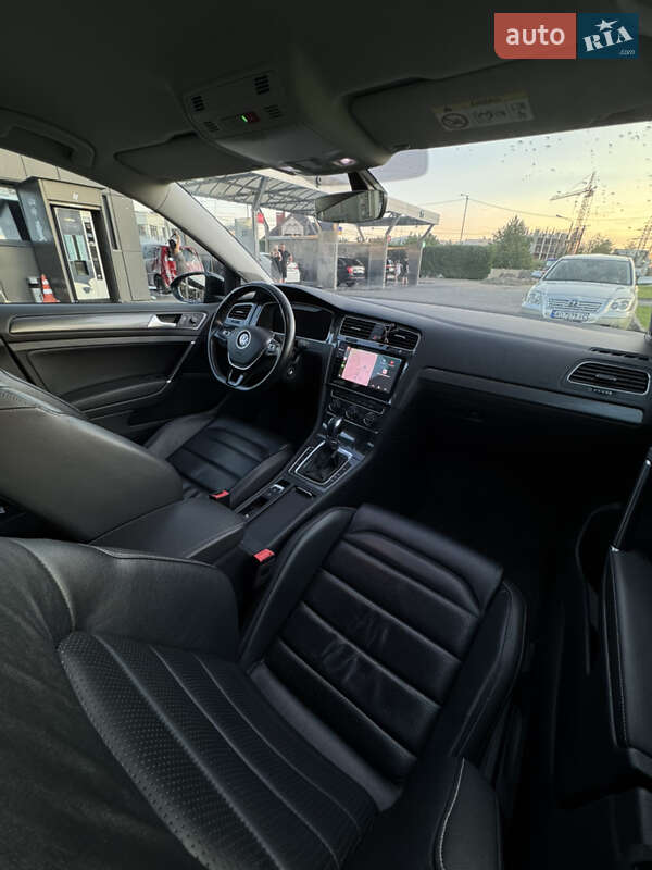 Хетчбек Volkswagen e-Golf 2018 в Ужгороді