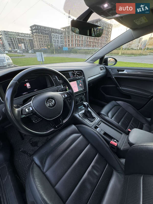 Хетчбек Volkswagen e-Golf 2018 в Ужгороді