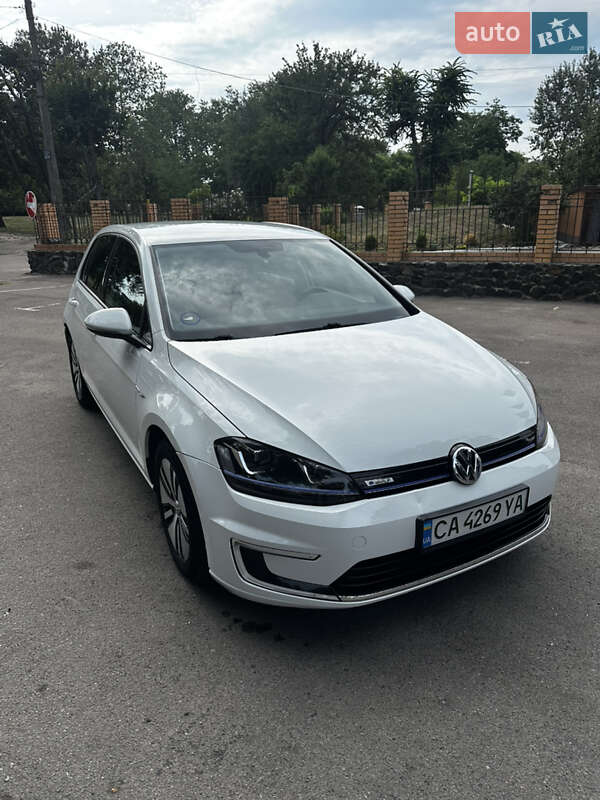 Volkswagen e-Golf 2015
