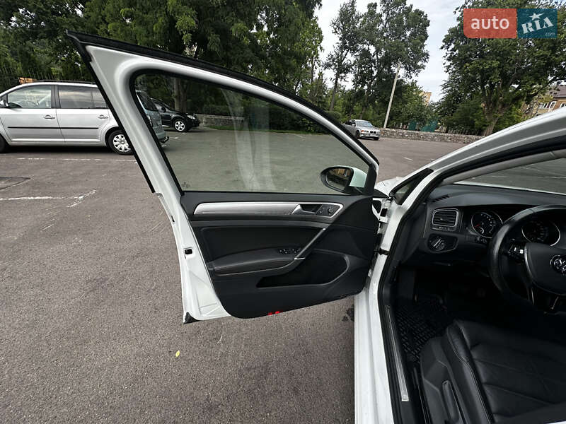 Хетчбек Volkswagen e-Golf 2015 в Черкасах