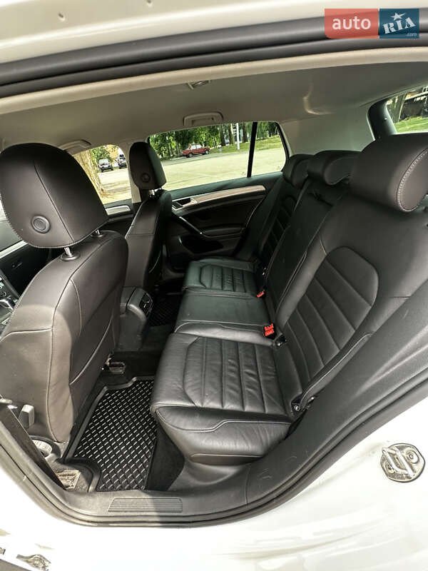 Хетчбек Volkswagen e-Golf 2015 в Черкасах