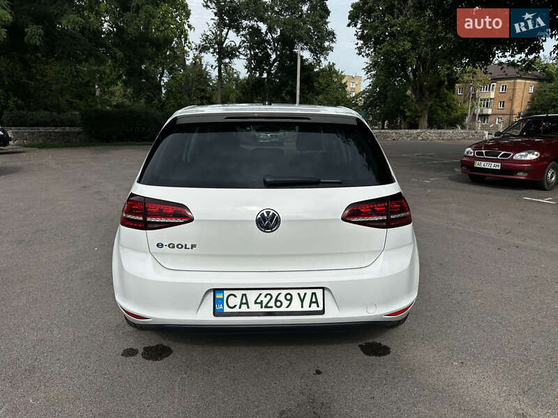 Хетчбек Volkswagen e-Golf 2015 в Черкасах