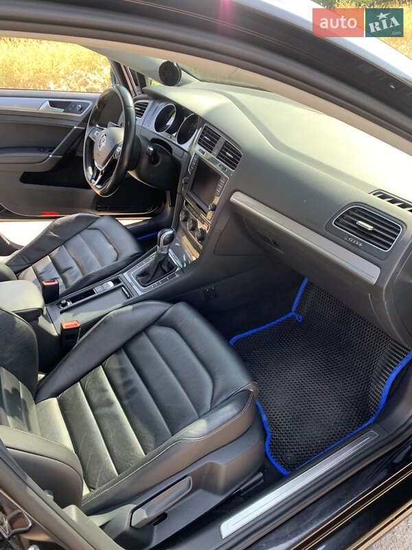 Хэтчбек Volkswagen e-Golf 2016 в Каменском