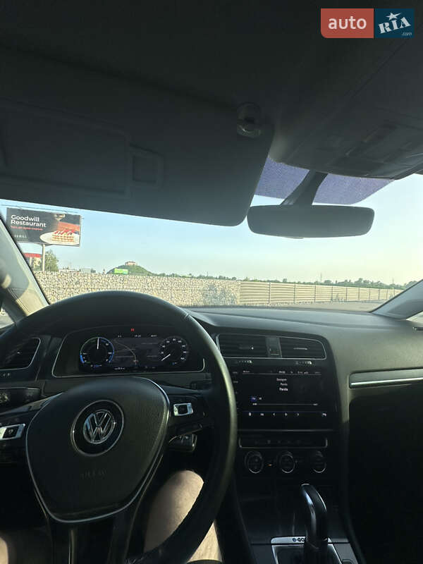 Хетчбек Volkswagen e-Golf 2018 в Мукачевому