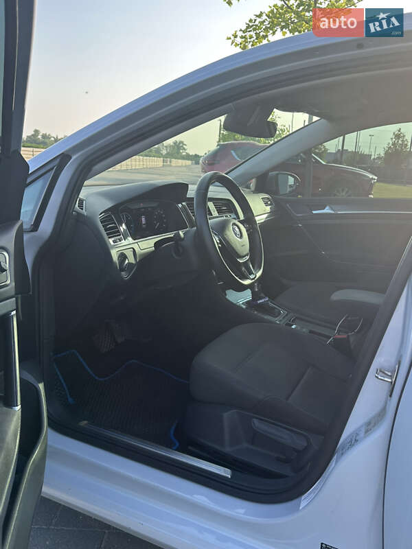 Хетчбек Volkswagen e-Golf 2018 в Мукачевому