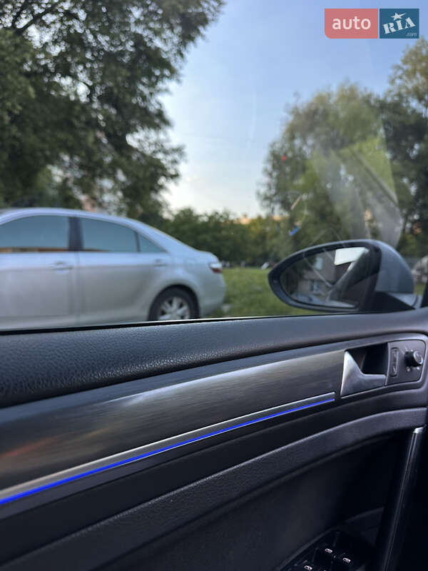 Хетчбек Volkswagen e-Golf 2018 в Мукачевому