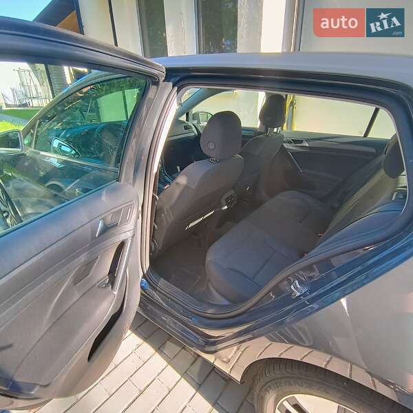 Хэтчбек Volkswagen e-Golf 2020 в Киеве