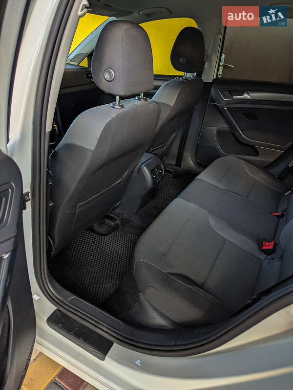 Хетчбек Volkswagen e-Golf 2020 в Дніпрі