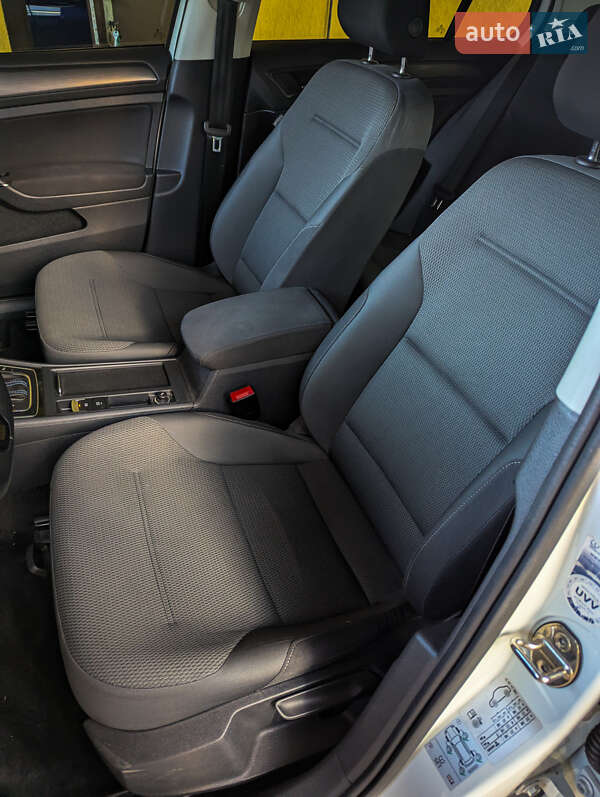 Хетчбек Volkswagen e-Golf 2020 в Дніпрі