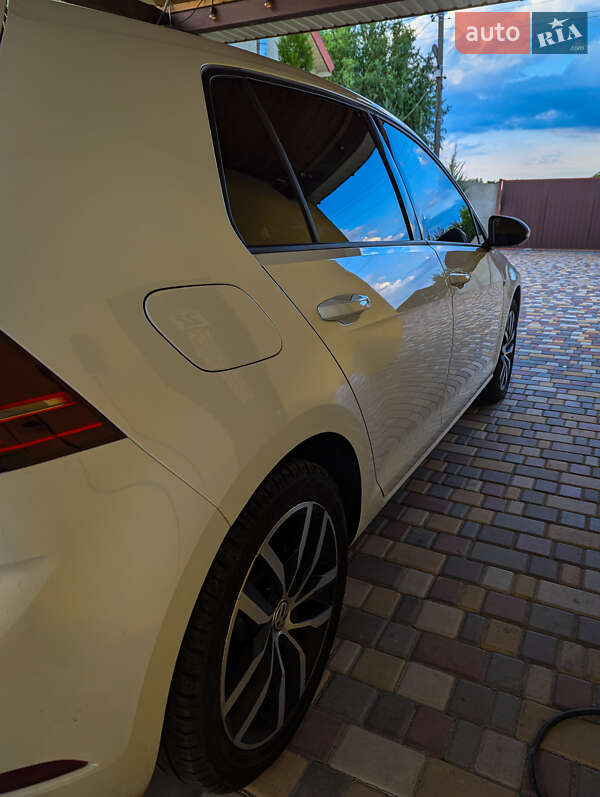 Хетчбек Volkswagen e-Golf 2020 в Дніпрі