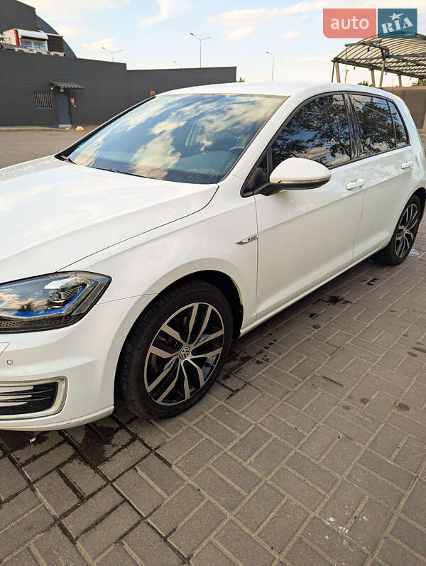 Хетчбек Volkswagen e-Golf 2020 в Дніпрі