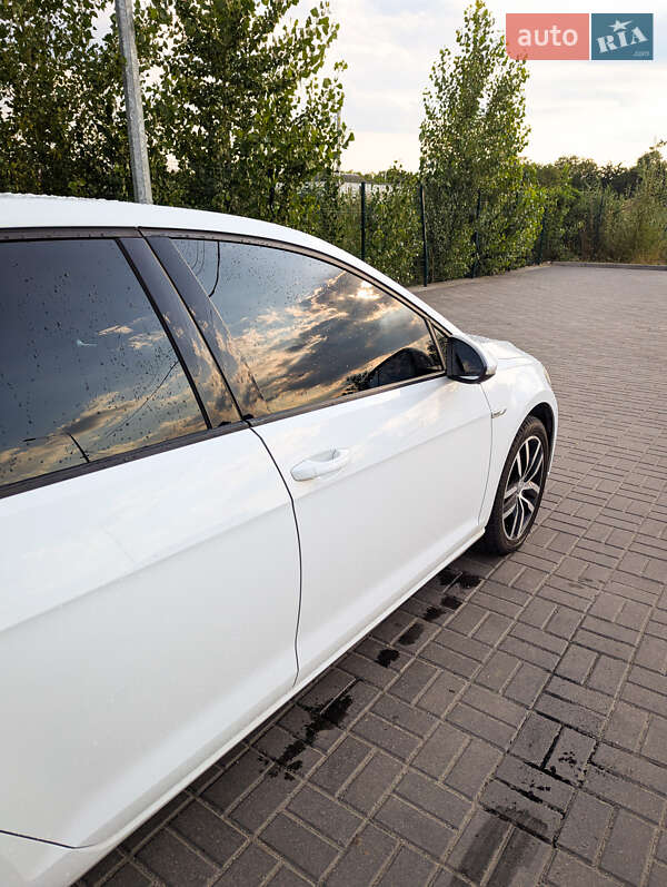 Хетчбек Volkswagen e-Golf 2020 в Дніпрі